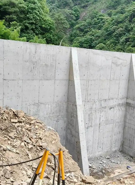 阜阳颍泉区重力式挡土墙