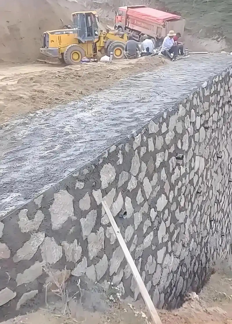 阜阳颍泉区边坡加固